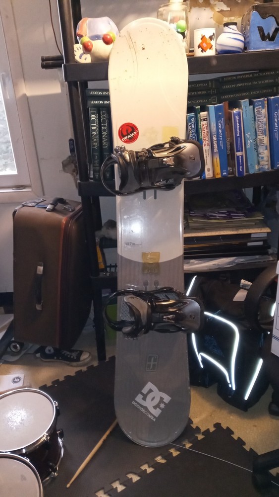 DC Snowboard with bindings