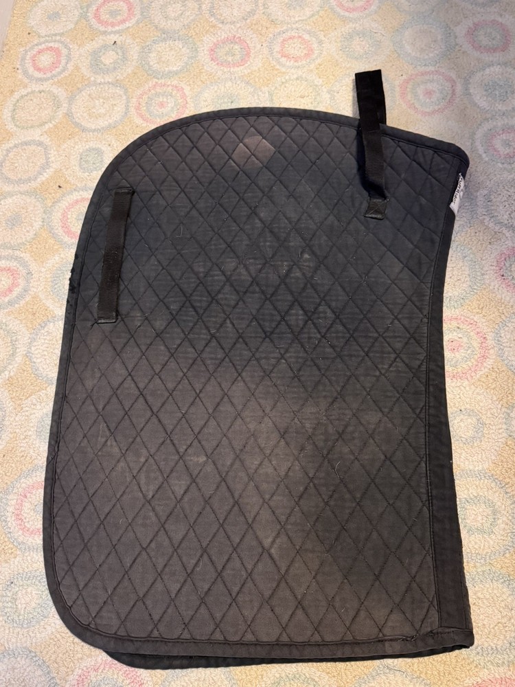 4 saddle pads in this bundle- multiple brands.