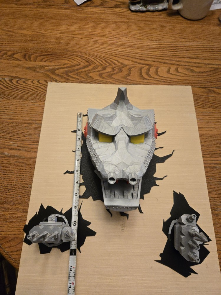 $REDUCED-READ DESCRIPTION 1974 Mechagodzilla Head - multicolored wall art set