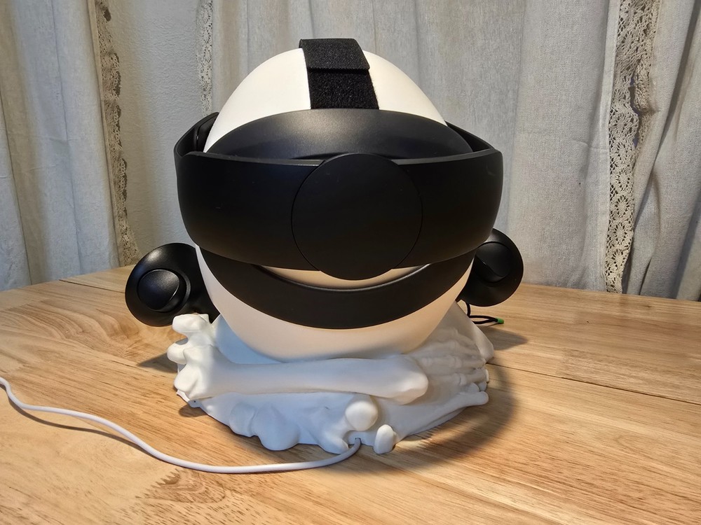 Skull VR Stand Accessories Compatible with Oculus Meta Quest 2, 3 (WHITE)