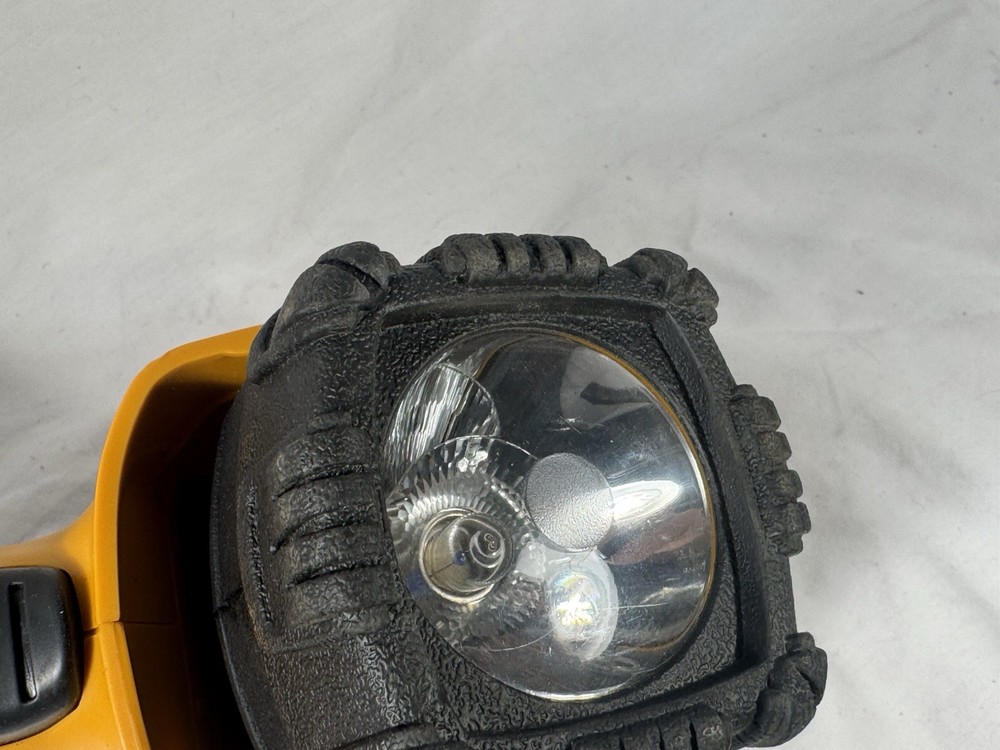 Energizer Hard Case Professional Lantern Flashlight - For Parts - Not Working