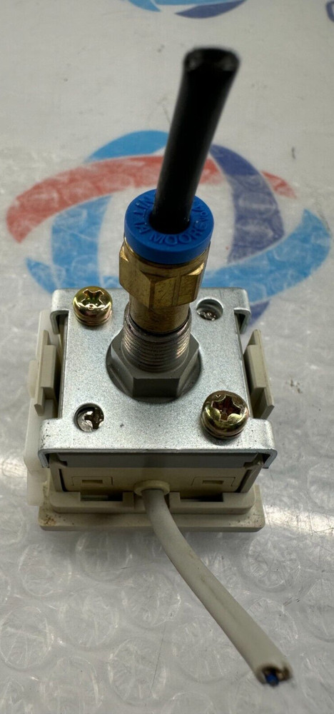 SMC ISE4-01-25 Digital Pressure Switch Sensor 12-24 VDC