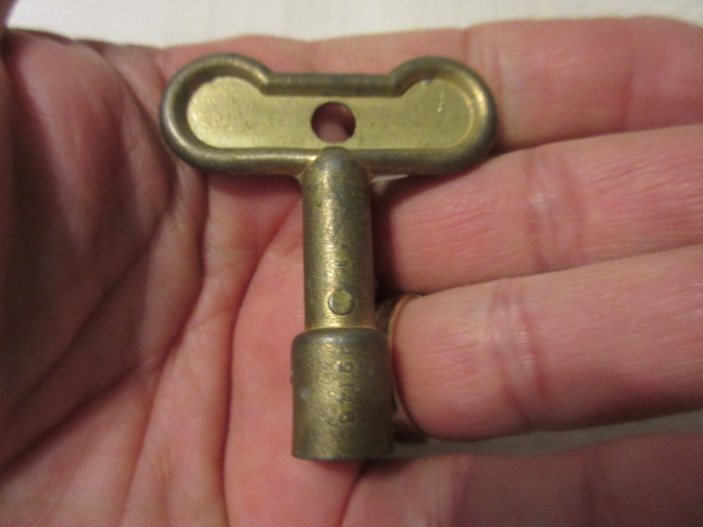 VINTAGE BRASS WINDING KEY WITH A T-HANDLE