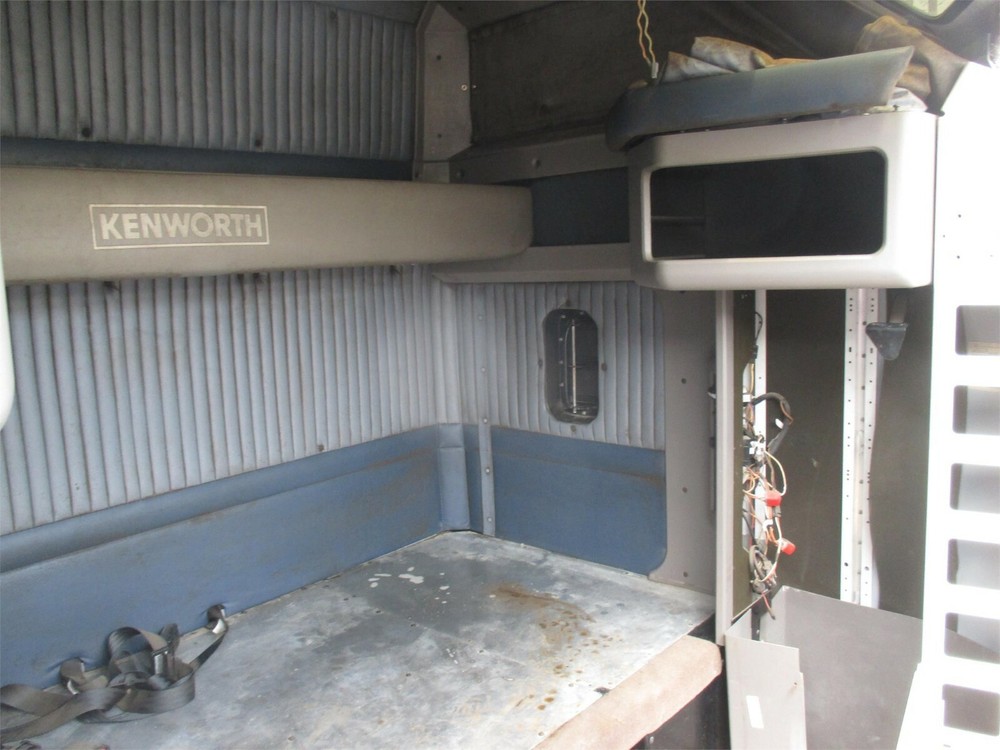 2013 Kenworth 70" AeroCab Sleeper