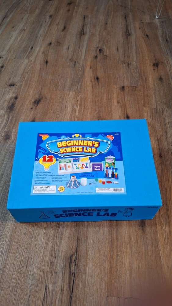 Lakeshore Beginner's Science Lab 12 Experiments AA254