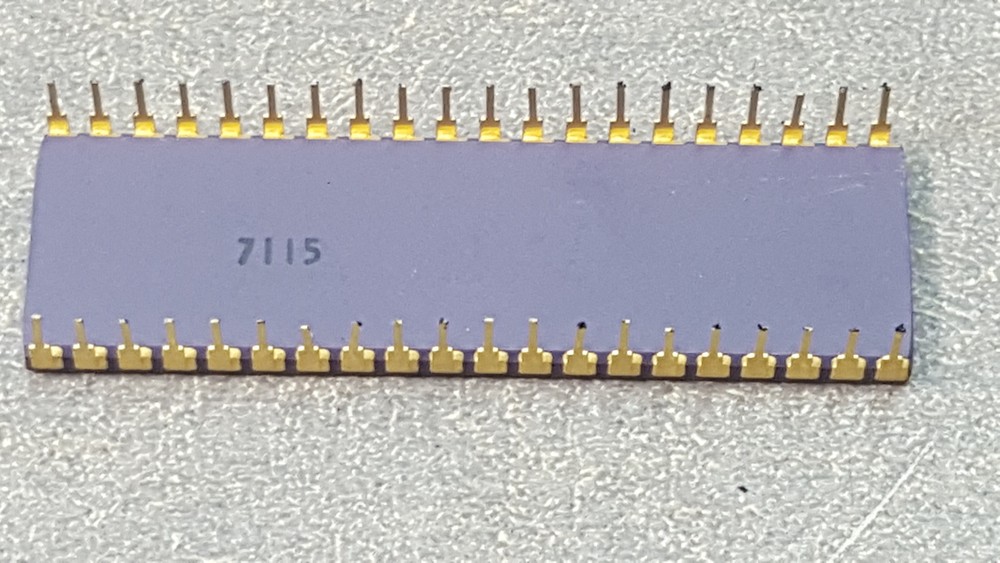 INTERSIL ICL7115JCDL, 40 PINS, S8549.