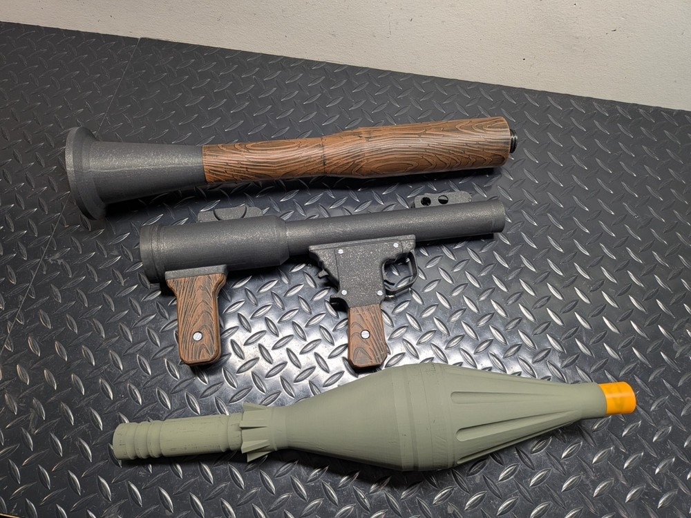 RPG-7 Style Prop Replica - Version 2 - 3D Print - WOOD-GRAIN - Removable Rocket