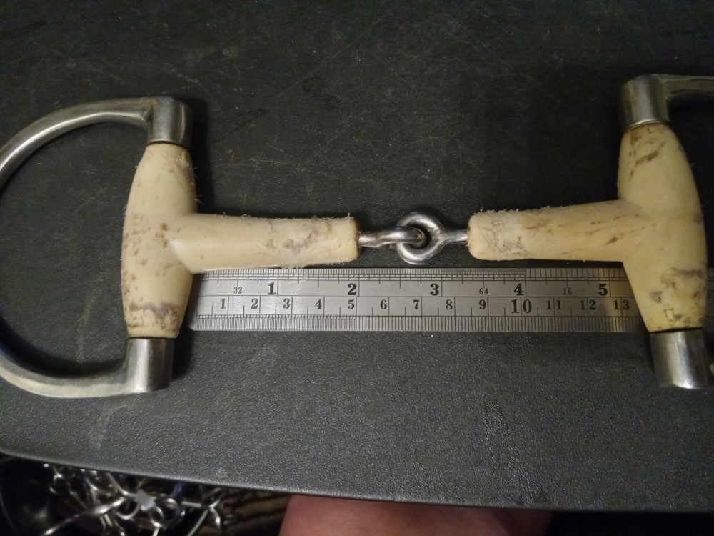 used D-ring snaffle bit 5 in mouth happy mouth