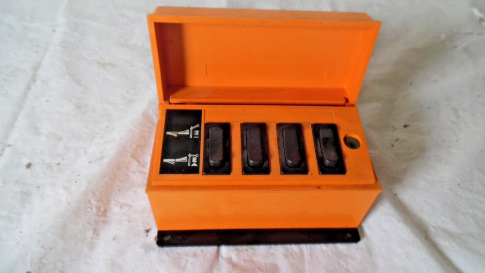 LGB 51755 G Accessory Control Box Momentary for Operating Accessories Used