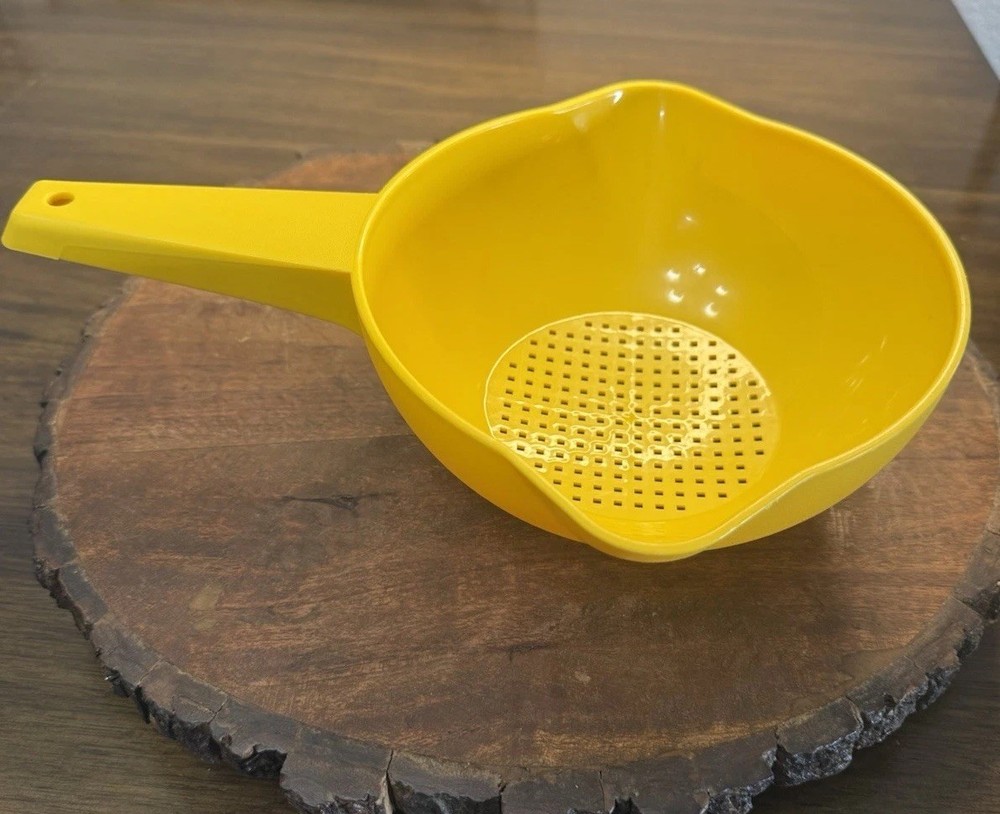 Vintage Tupperware Yellow 1 Quart Strainer Colander double spout