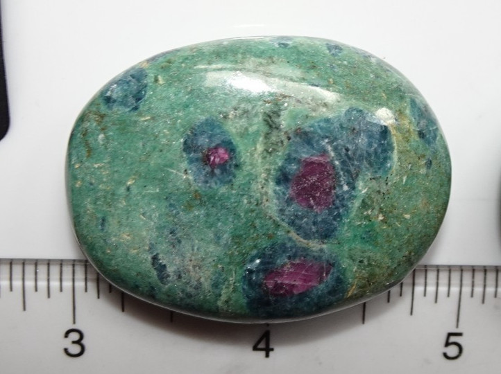 Ruby Fuchsite Palmstone - India sc1005