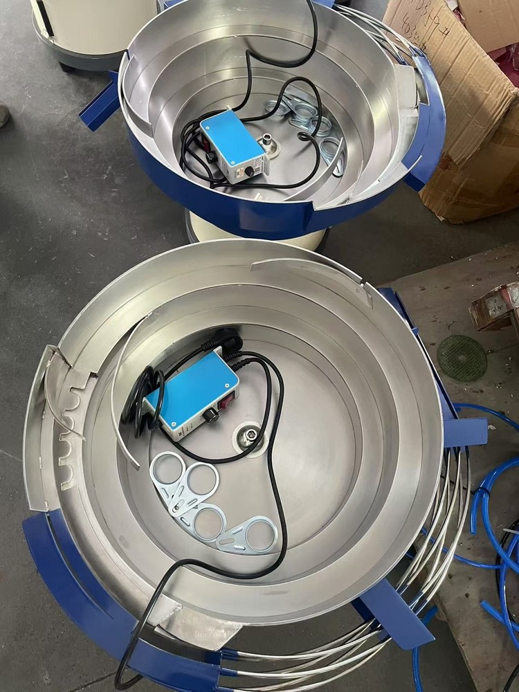 Caps Feeder Cap Sorting Conveyor For Automatic Bottle Capping Screw Lock Machine