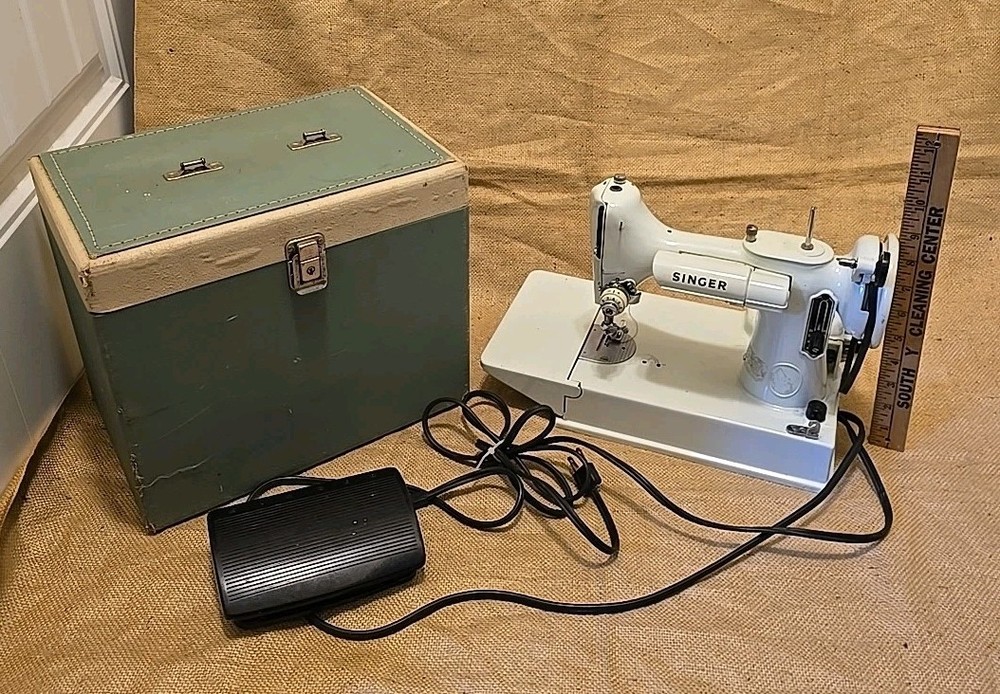 Singer 221K Featherweight Sewing Machine With Case CELERY 1960s