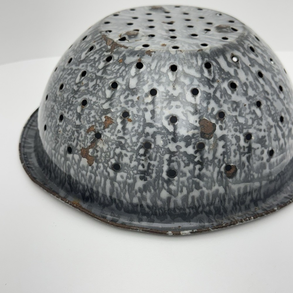 Vintage GRANITEWARE Enamelware COLANDER STRAINER Gray