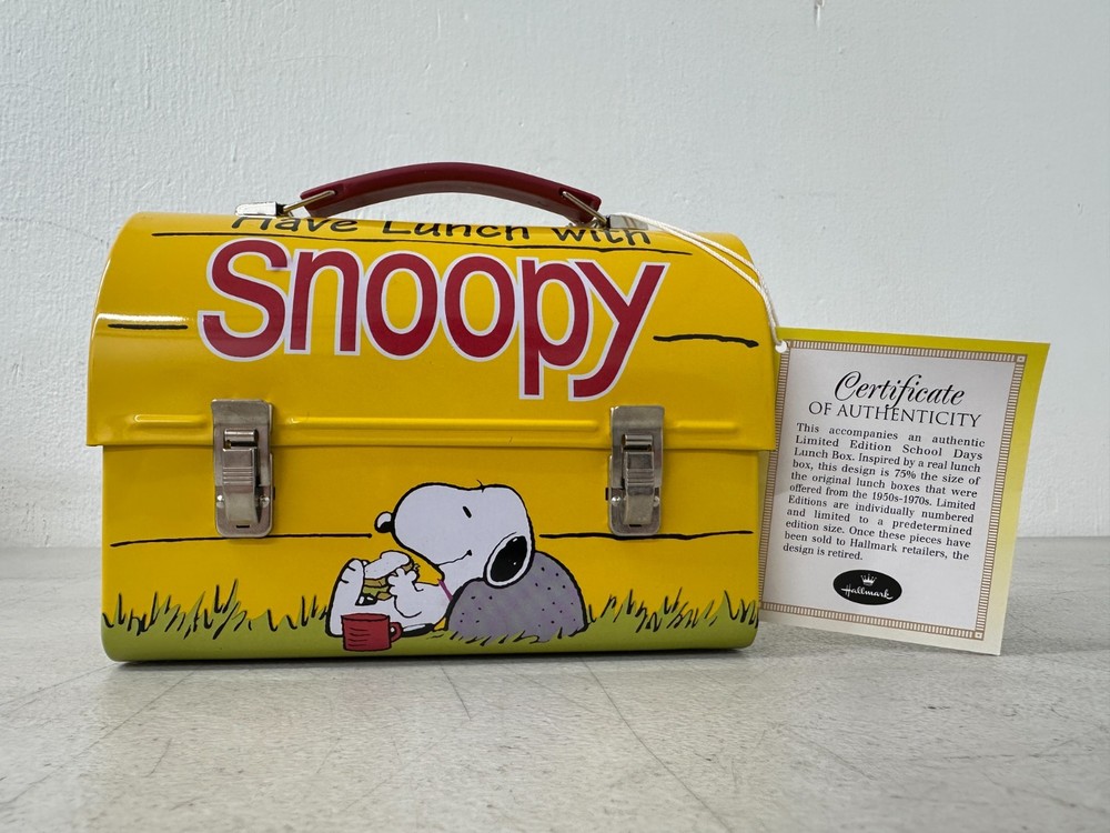 Snoopy PEANUTS  Limited Edition NUMBERED  Lunchbox Hallmark 2000 COA