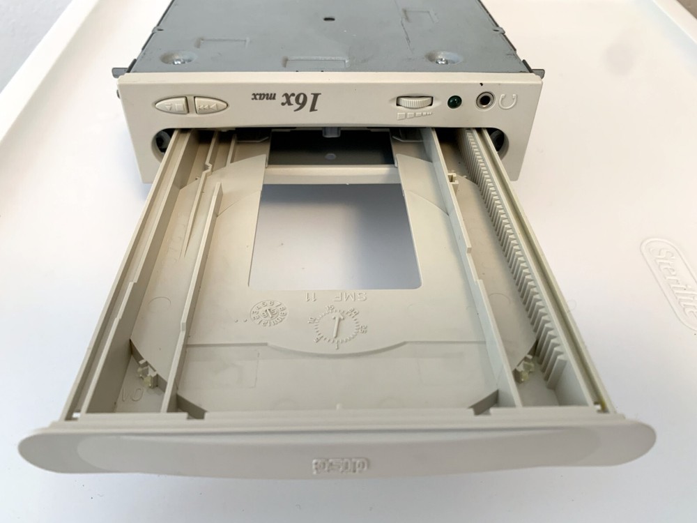 BTC BCD CD ROM Drive 16XA with installation disk