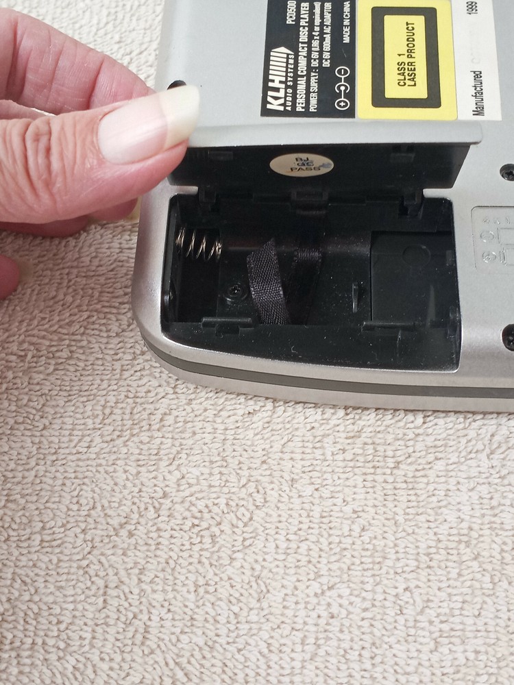 1999 KLH PCD500 Portable CD Player Programmable Digital Anti-Shock System*