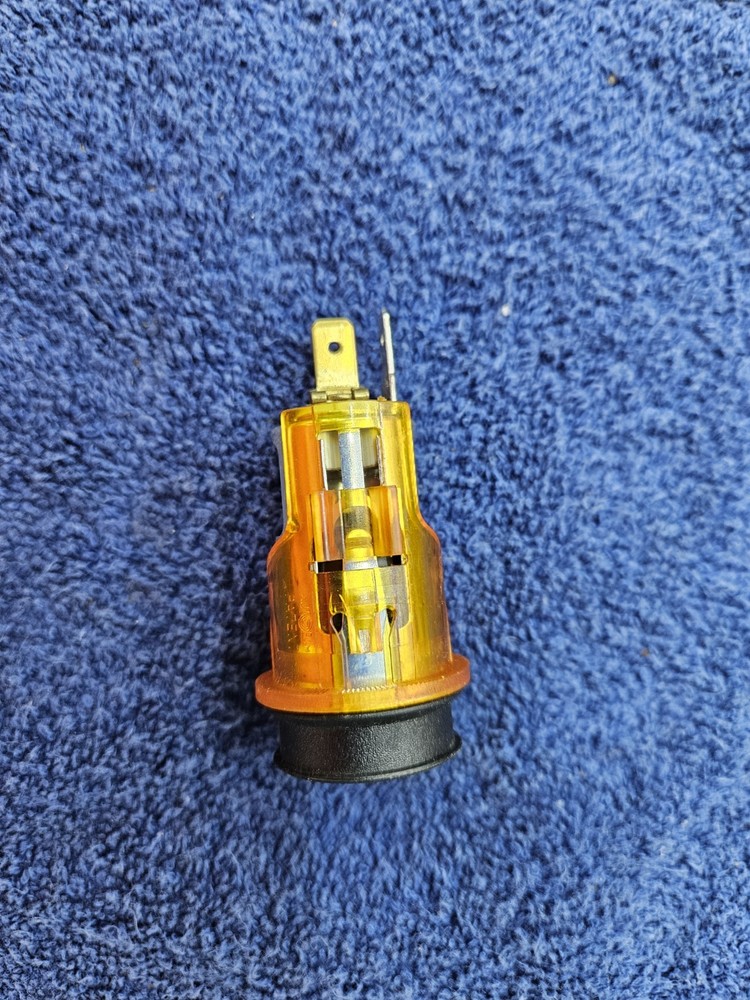 2005-2006 MINI COOPER S CIGARETTE LIGHTER PLUG SOCKET REAR HATCH