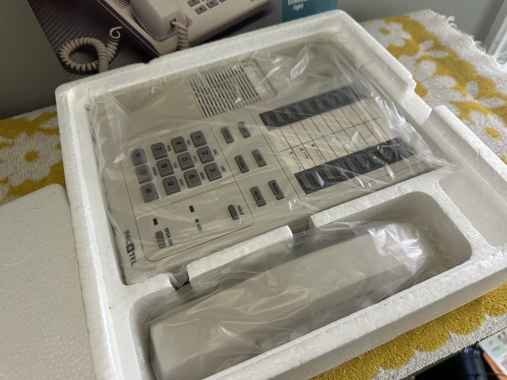 NEW Vintage Pactel Speaker Phone Model FE5200