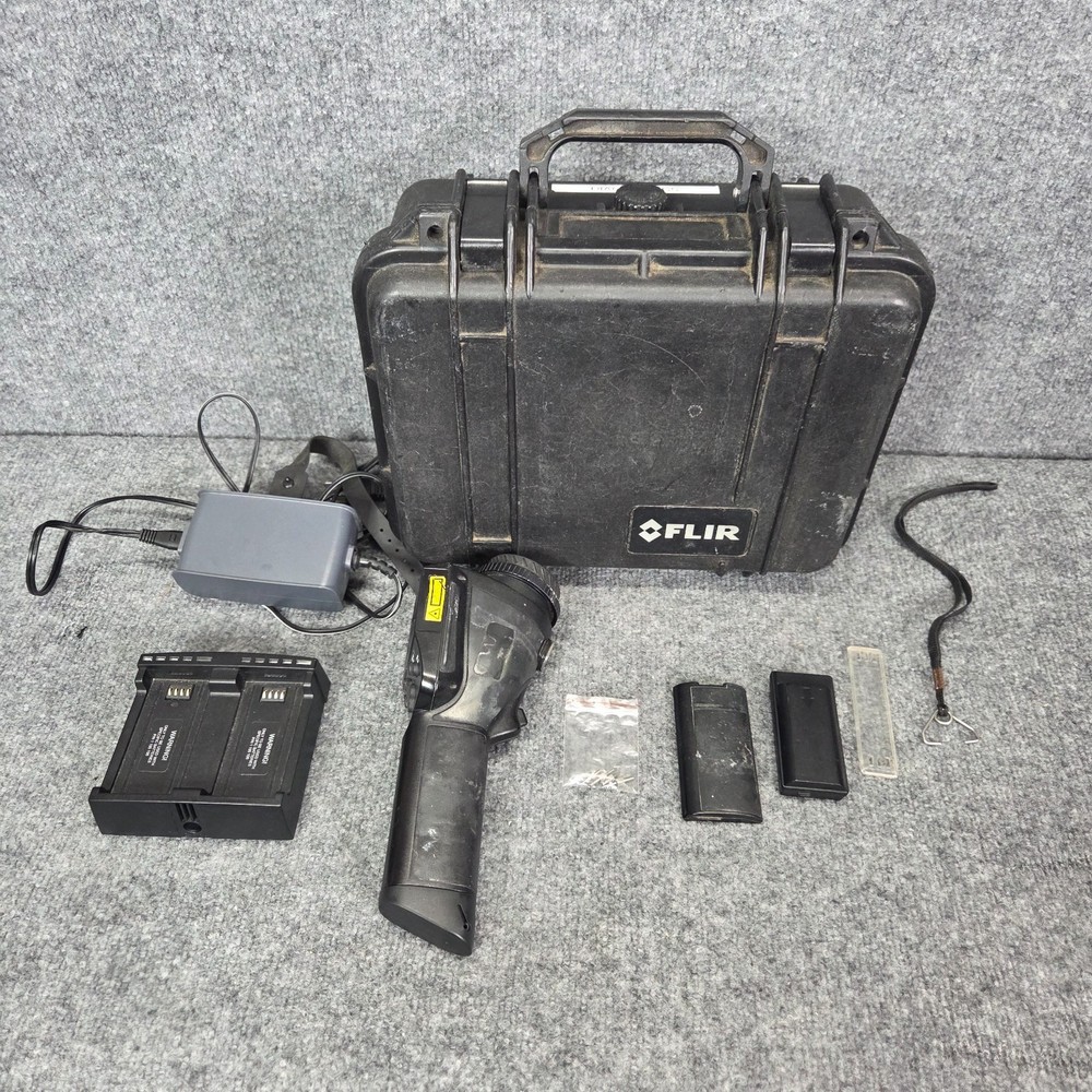 FLIR E Series ThermaVision Scout Infrared Camera with case READ DESCRIPTION