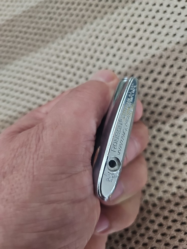 Vintage Ronson Varaflame Premier Silver Chrome Lighter