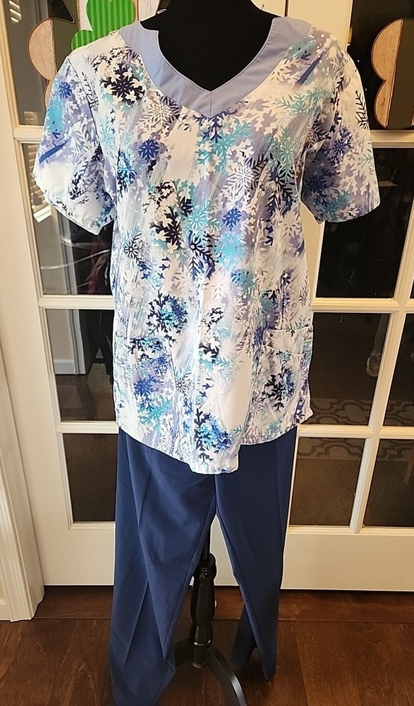 Lifestyle Elastic Drawstring Medium Snowflake Scrub Set
