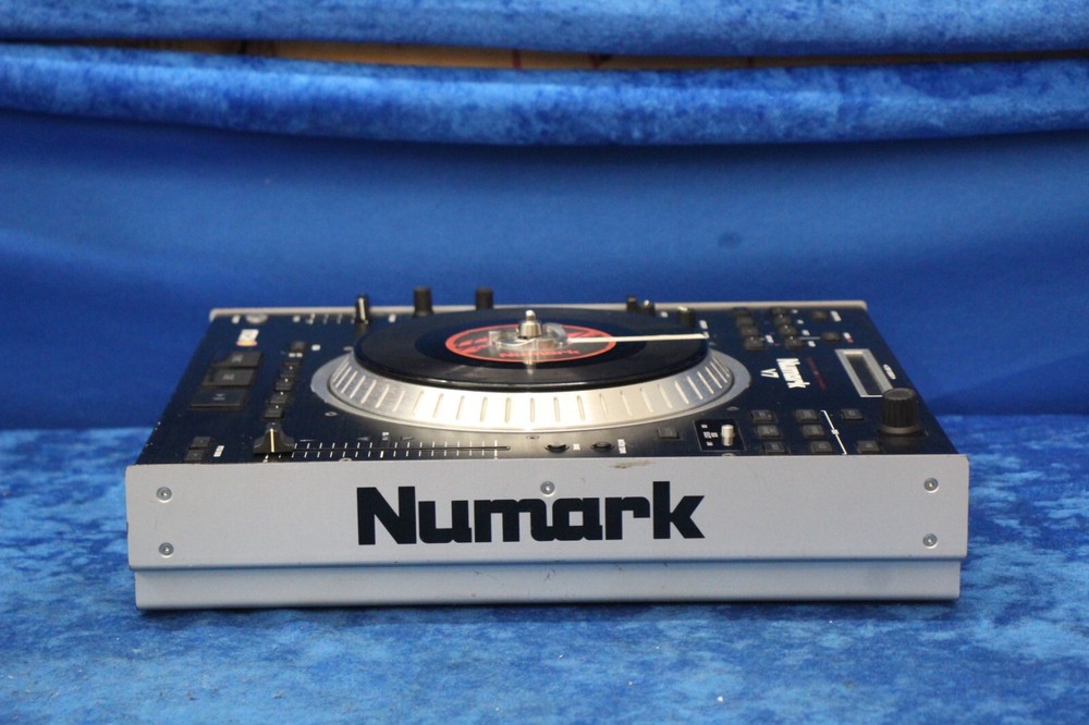 Numark V7 High-resolution Motorized Turntable Software Controller -Black