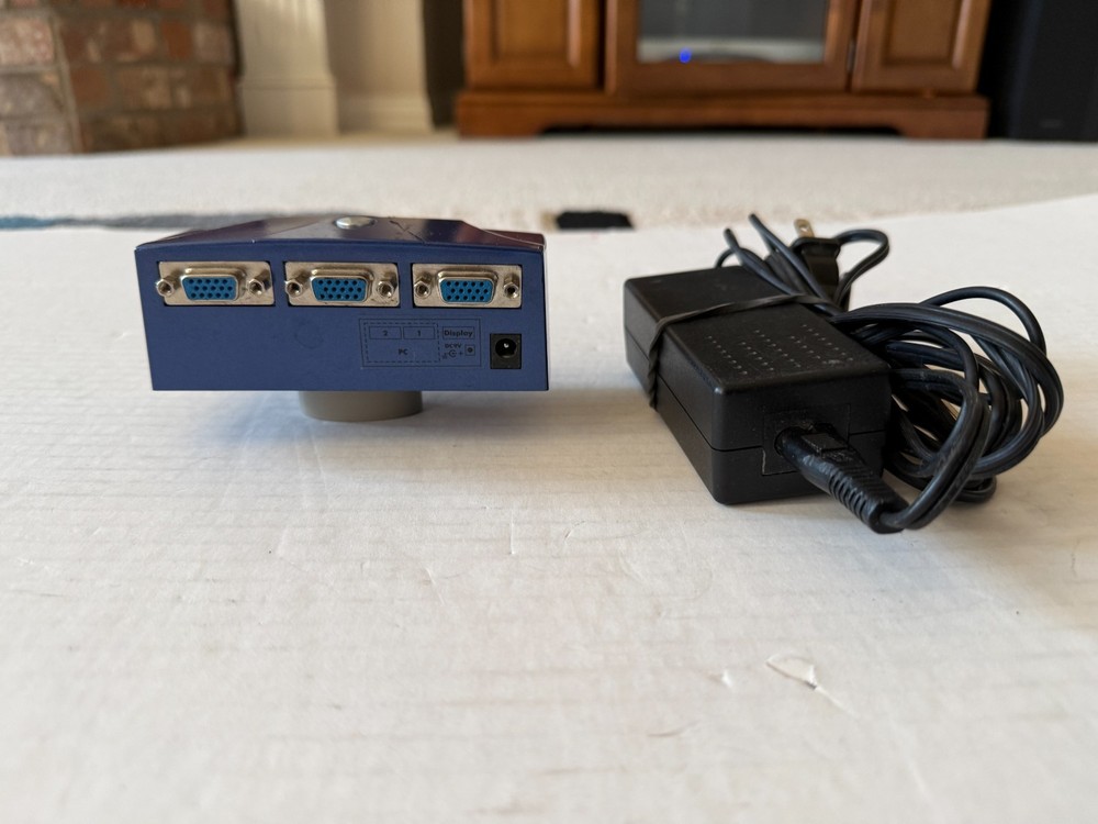 VS-121A VGA 2 PORT SWITCH WITH POWER ADAPTOR