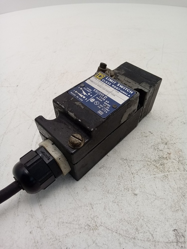 Square D AEQ2724 Limit Switch Class 9007 Ser A