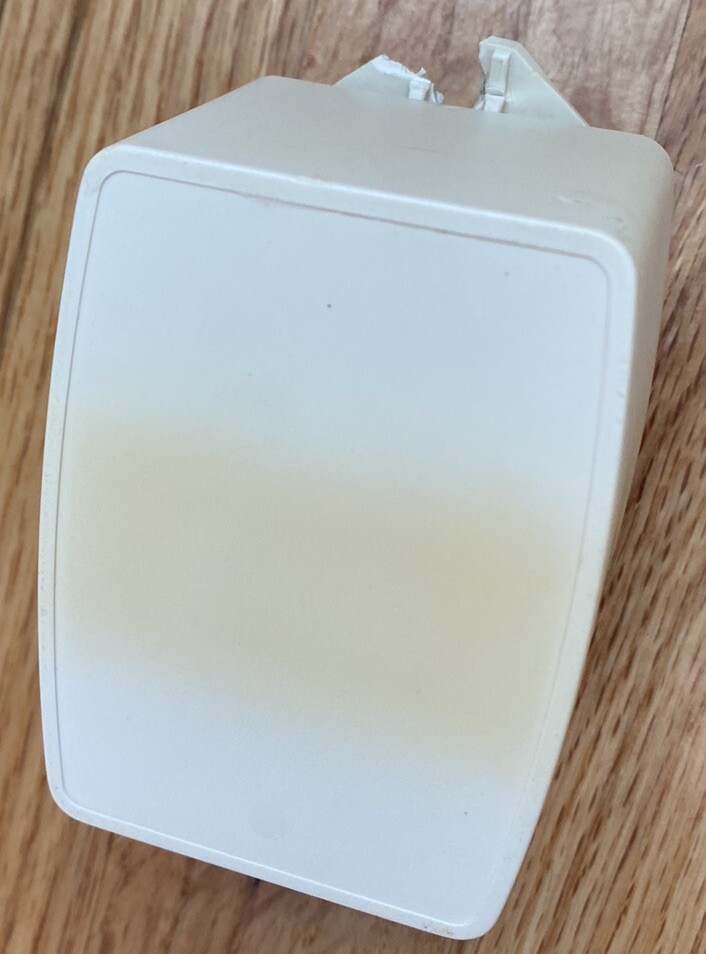 Universal UB1640W Plug-In Class 2 Wall Transformer T142251