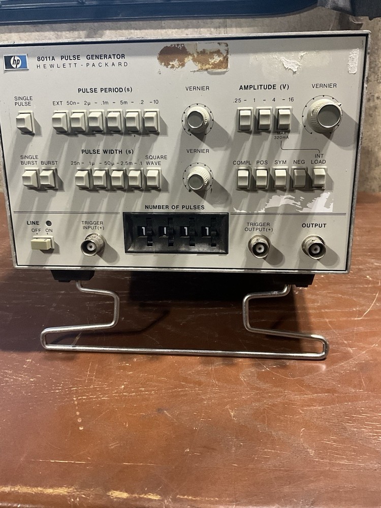 HEWLETT PACKARD 8011A PULSE GENERATOR POWERS ON