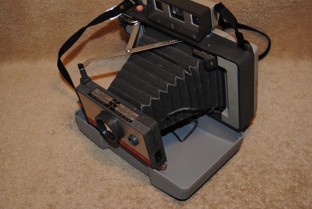 Vintage Polaroid 220 Automatic Land Camera with Case Flash Unit & M3 Flashbulbs