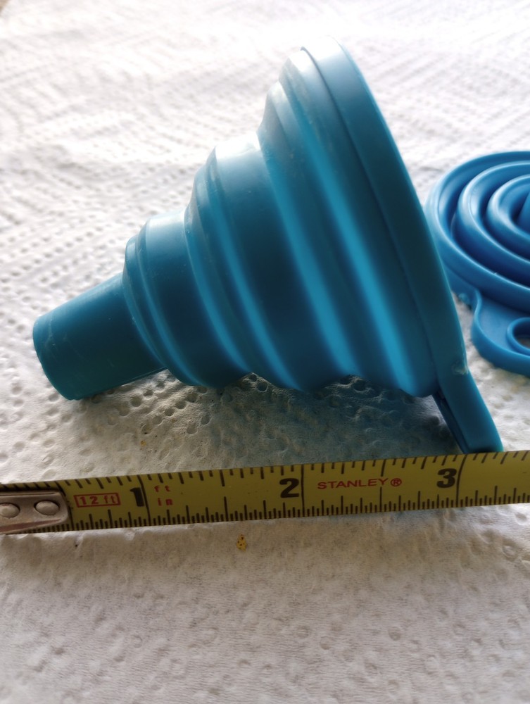 2pcs Funnels Kitchen Collapsible Set Foldable Food Graded Small Silicone Funnels