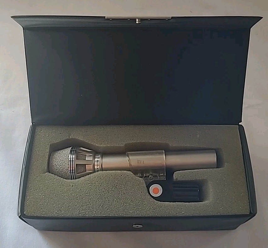 Vintage 1970's AKG D190E Dynamic cardioid microphone untested W/ case