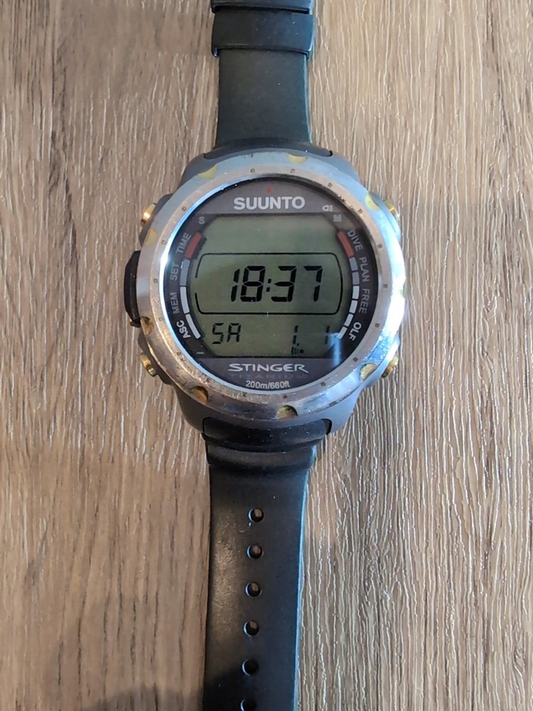SUUNTO dive computer Stinger Titanium New Battery.