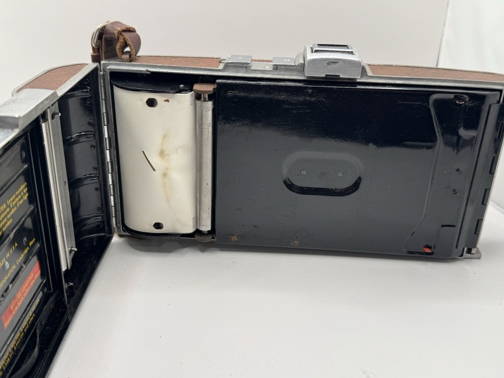 VTG Polaroid Land Camera model 95 A With Light Flash Untested