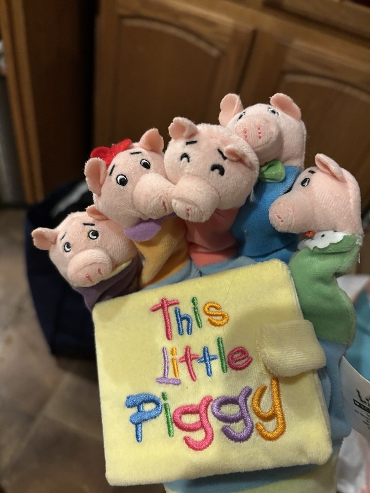 This Little Piggy Hand Puppet With Book