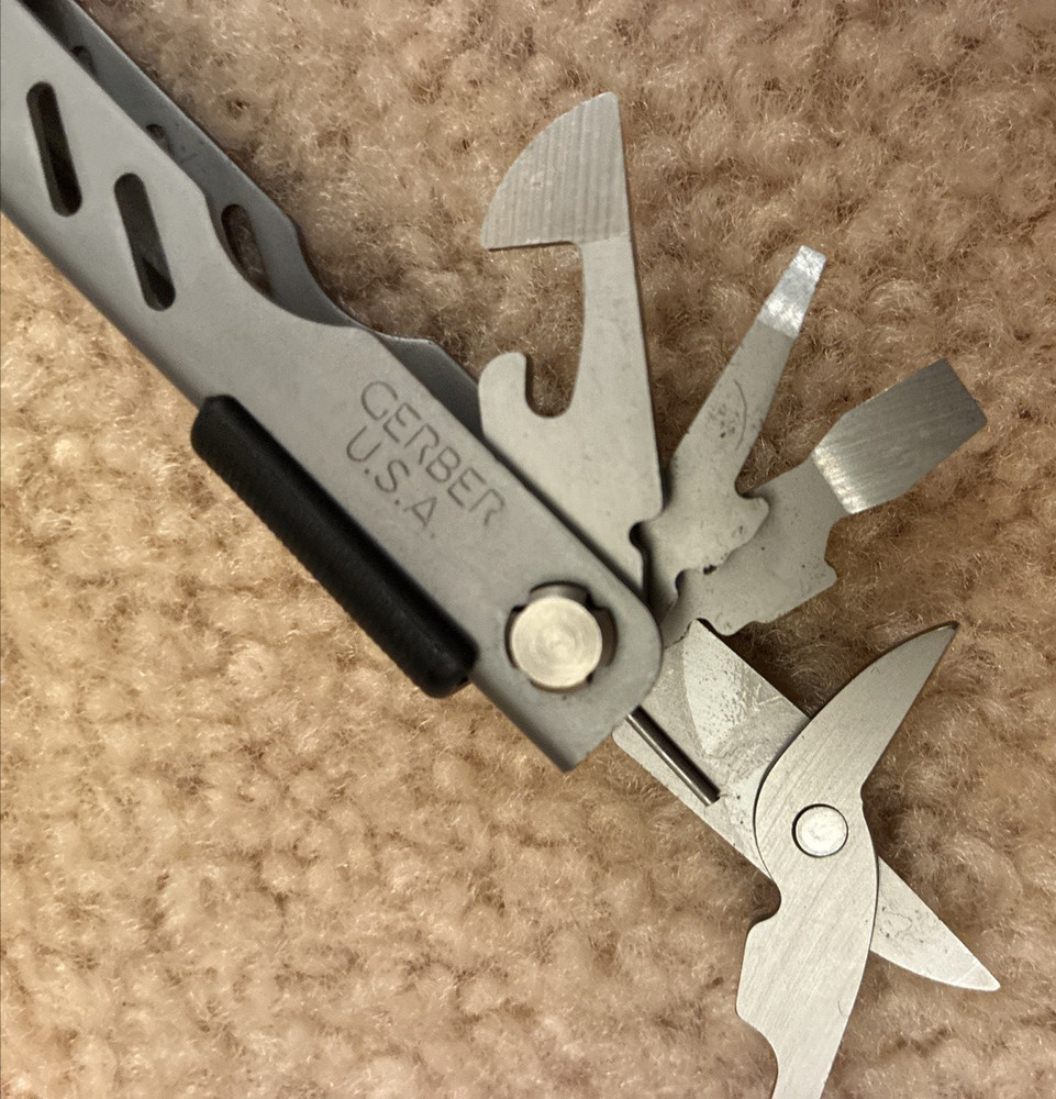 Pristine Discontinued Gerber Multi Tool Needlenose Drop Point blade with Sheath