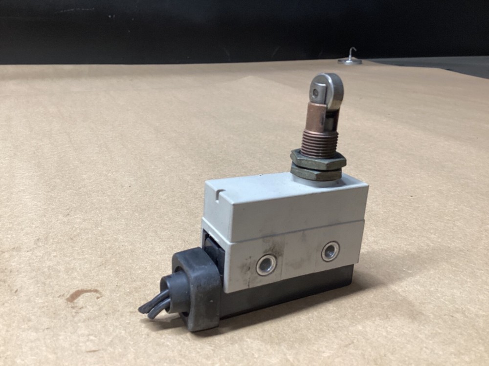 OMRON Limit Switch D4MC-5040 #120M30