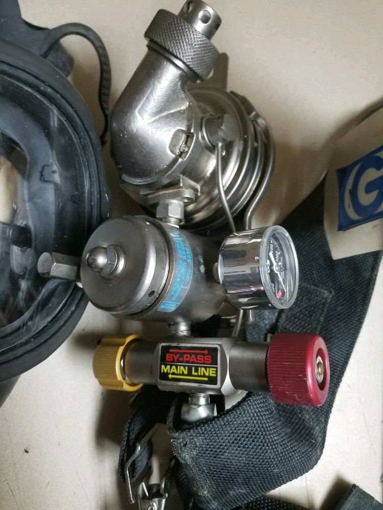 GLOBE GUARDIAN * Firefighter Oxygen Regulator & O2 Tank Pack Harness * w/ Case