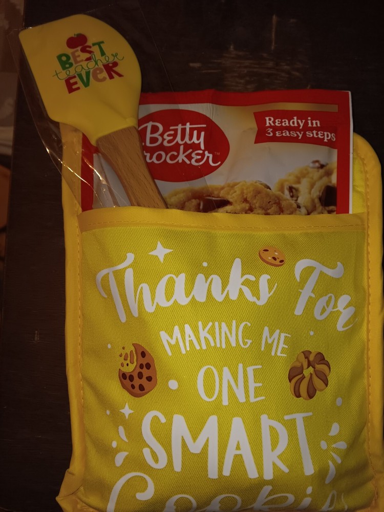 Matching Baking Set Oven Mitt, Spatula No Cookie Package