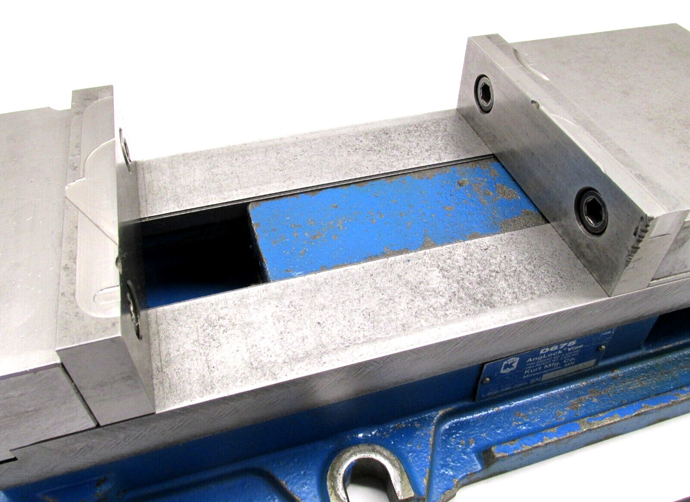 KURT ANGLOCK 6" MILLING MACHINE VISE w/ JAWS & HANDLE - #D675