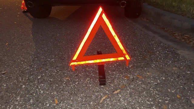 Safety Warning Triangles - DOT Approved Emergency Reflectors for Vehicles (3 Pac