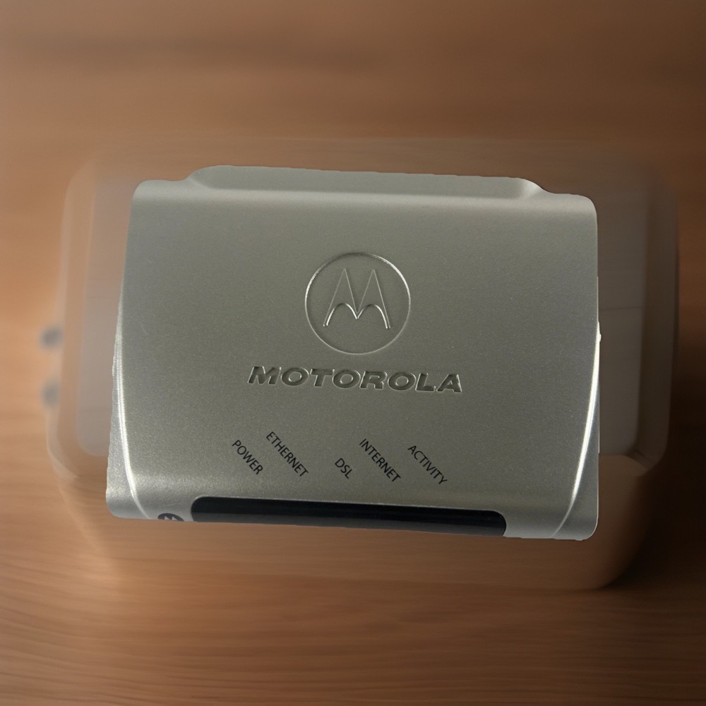 Motorola DSL Ethernet Modem Model 2210-02-1006 Powers On