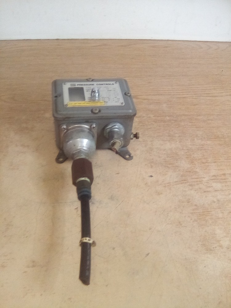 SMC IS2761-103L 9 Pressure Controls