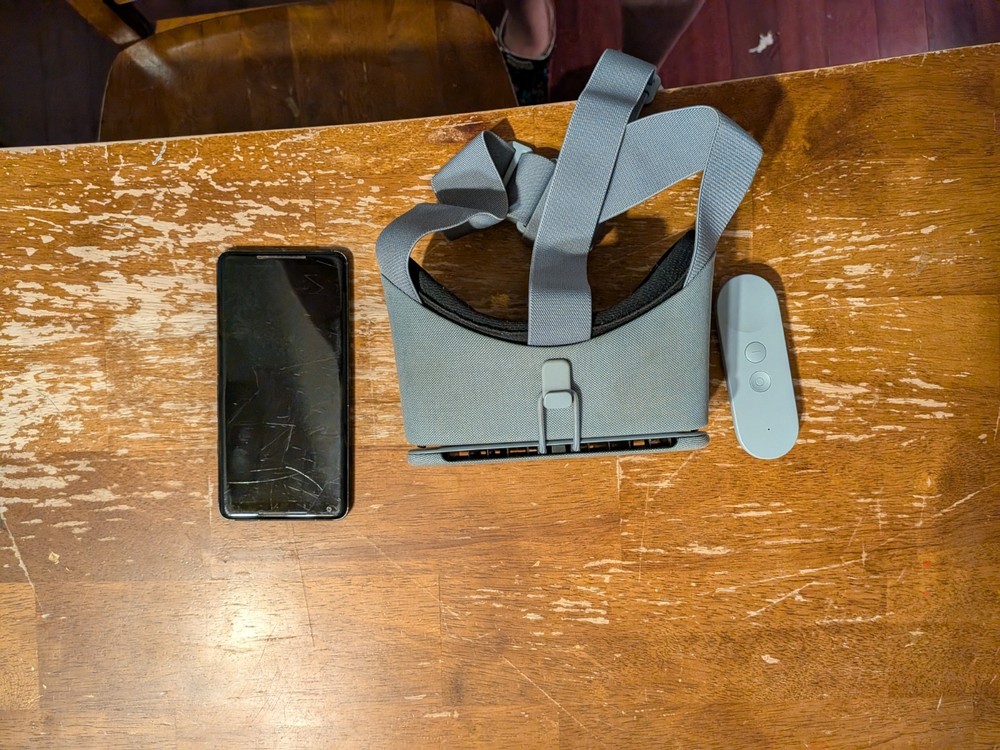 Google Daydream View Gray VR Headset, Controller & Smartphone Bundle