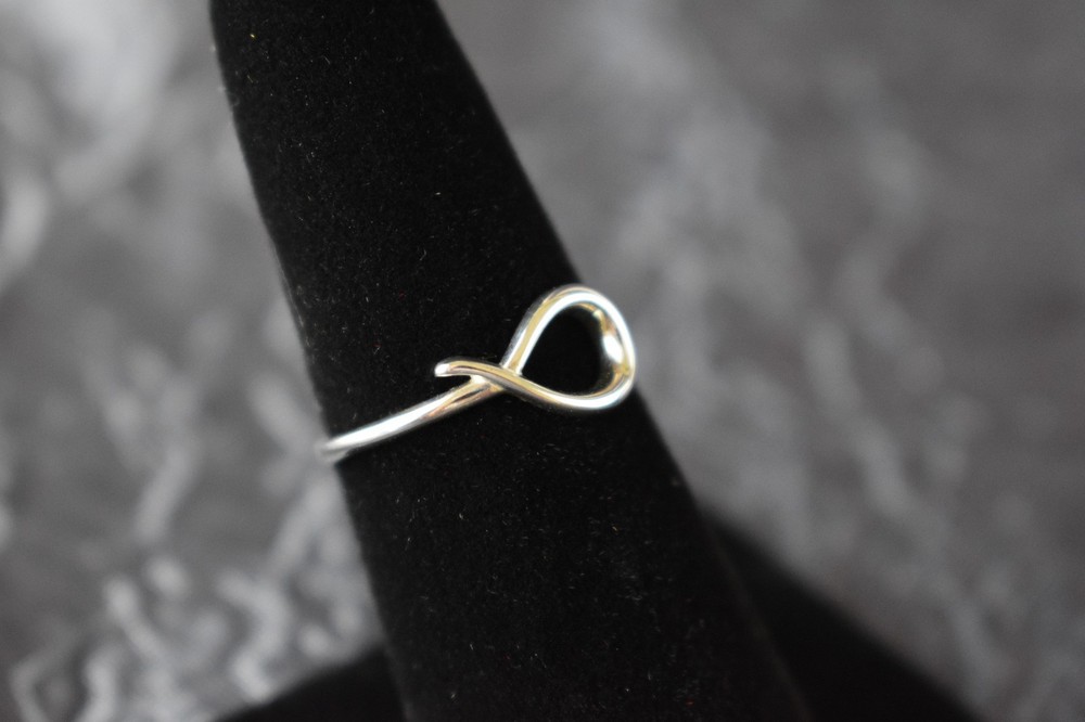 Sterling Silver Open Loop Ring by AVON Size 7