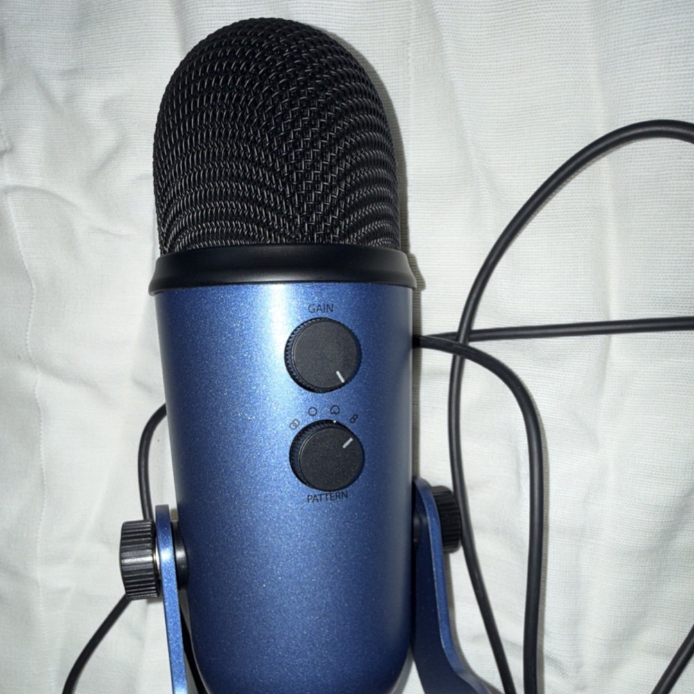 Blue Yeti USB Desktop Microphone Blue Color Mute Button Volume Control