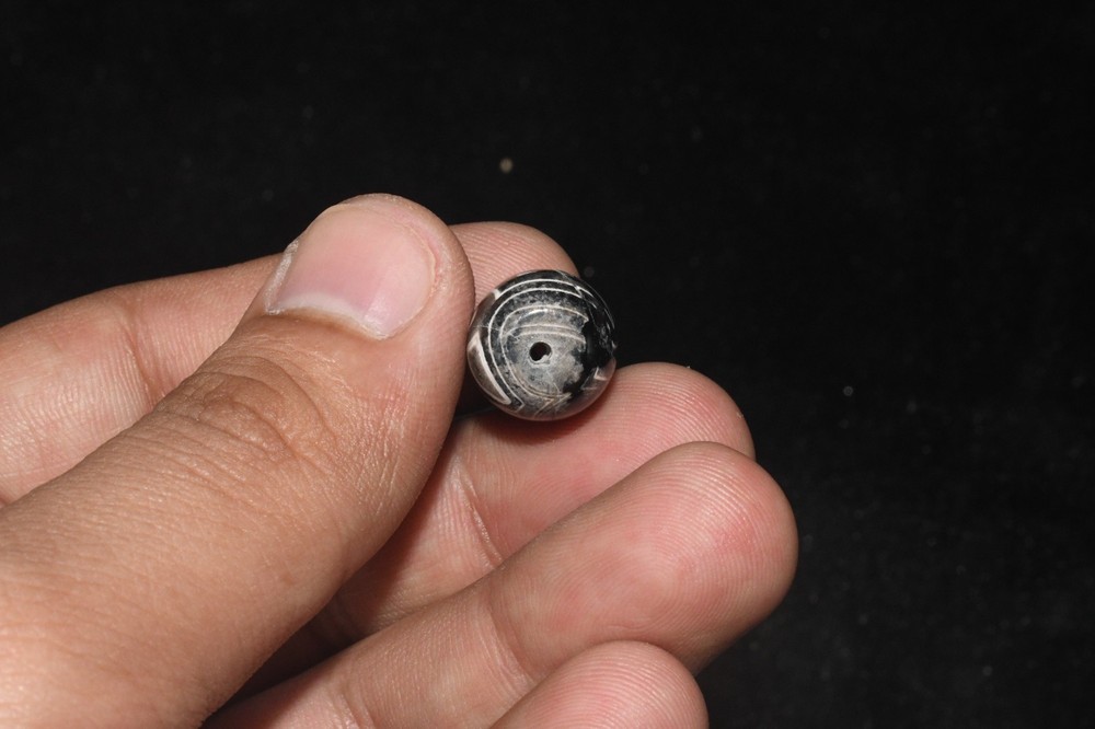 Ancient Old Banded Agate Stone Dzi Bead with Rare Pattern in good Condition