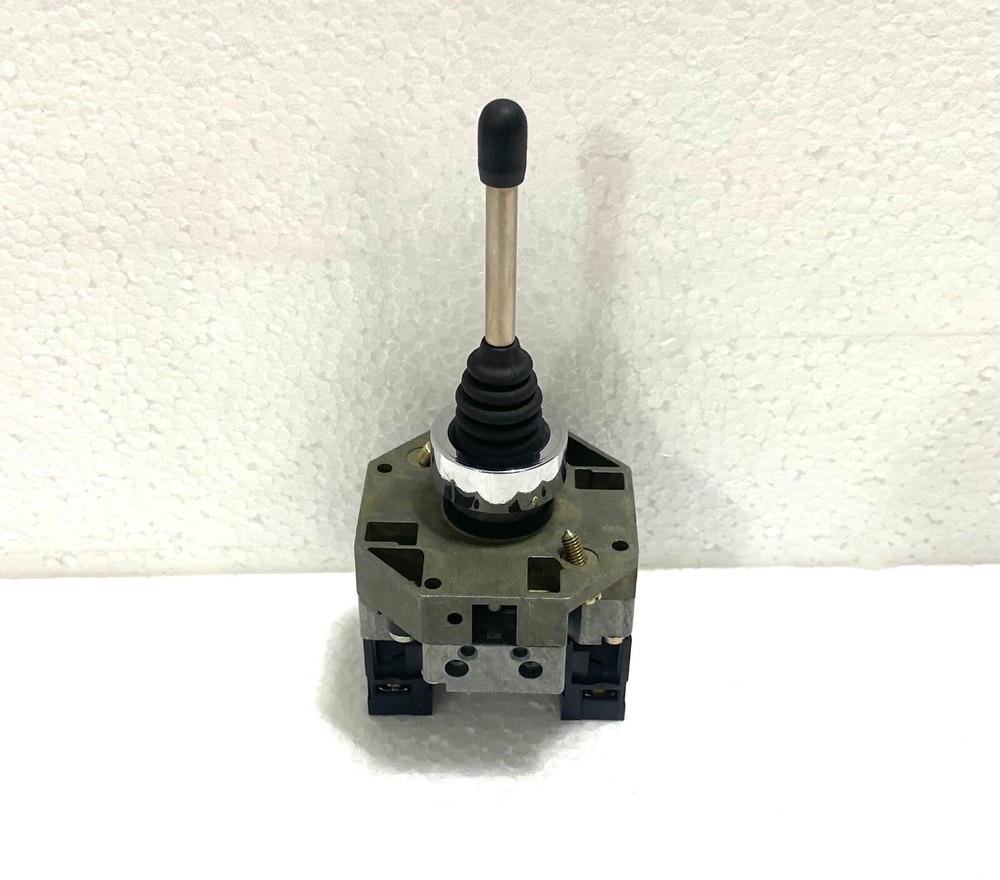 Schneider Electric XD2GA8211 Joystick Controller